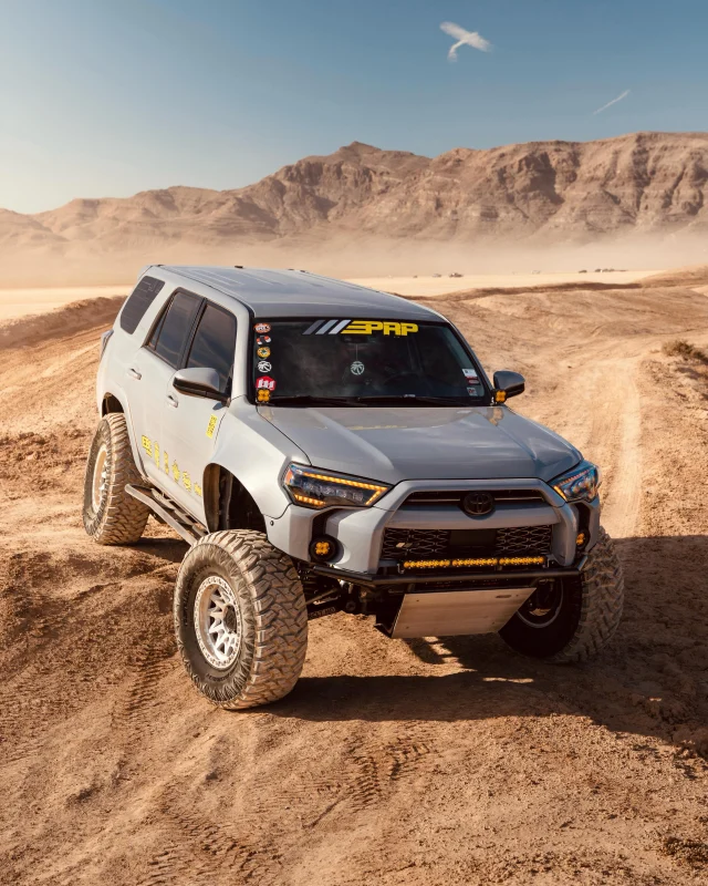 Friday Flex 💪 @cement_rnr 4Runner on 37” Repulsor M/T3 wrapped around @lockoffroadwheels 

#rbptires #rbp #4runner #toyotaoffroad