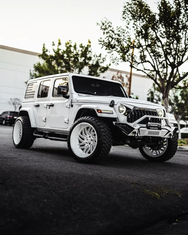 22” @fueloffroad wrapped in our RBP Repulsor M/T tires by @audiocityusa on the Jeep Wrangler 

#RBP #RBPTire #fueloffroad #Jeep #CustomJeep